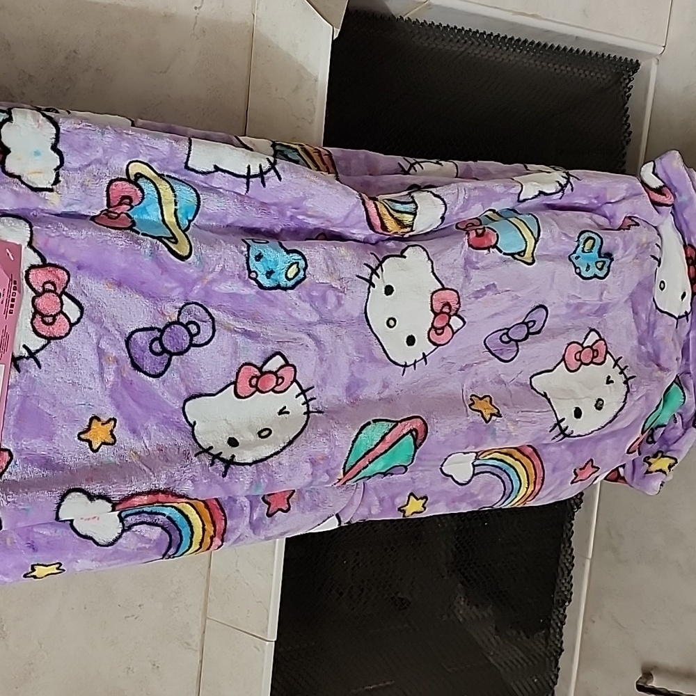 ๐ HELLO KITTY PLUSH CLOUD THROW ๐ - Picture 6 of 8